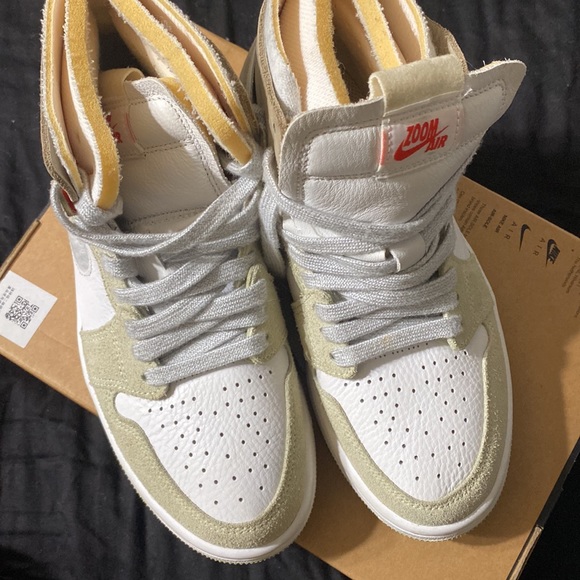 Womens Air Jordan 1 Zoom - Picture 3 of 3